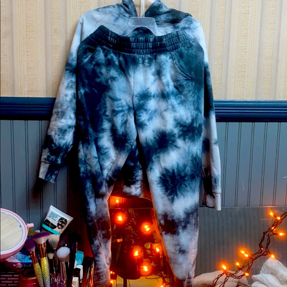 Hoodie /sweatpants /blue and white tie die sorta